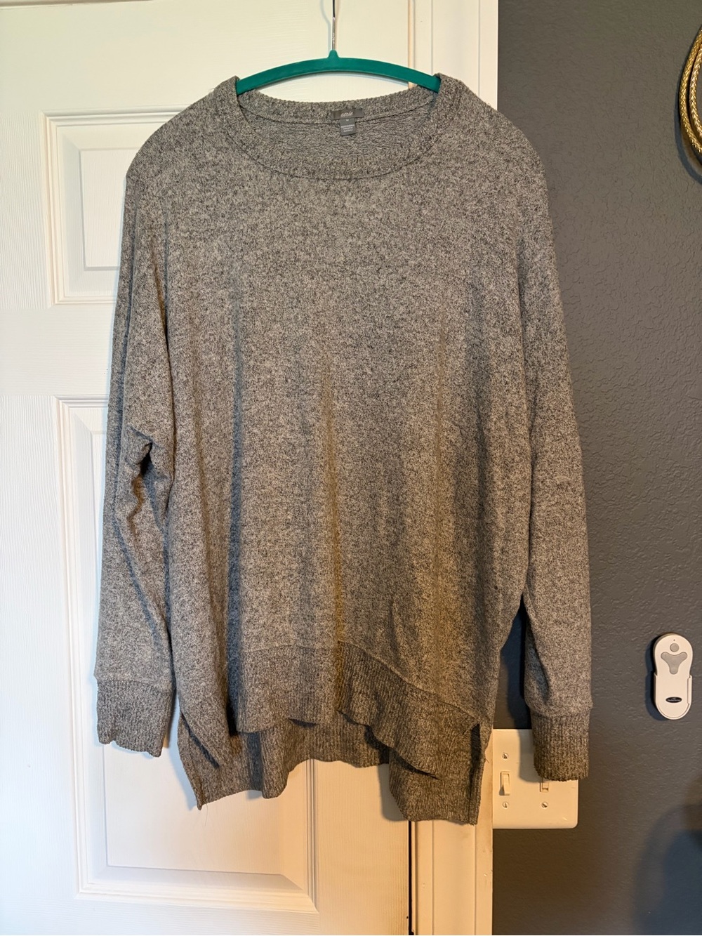 aerie Men's Heather Gray Crewneck Sweater